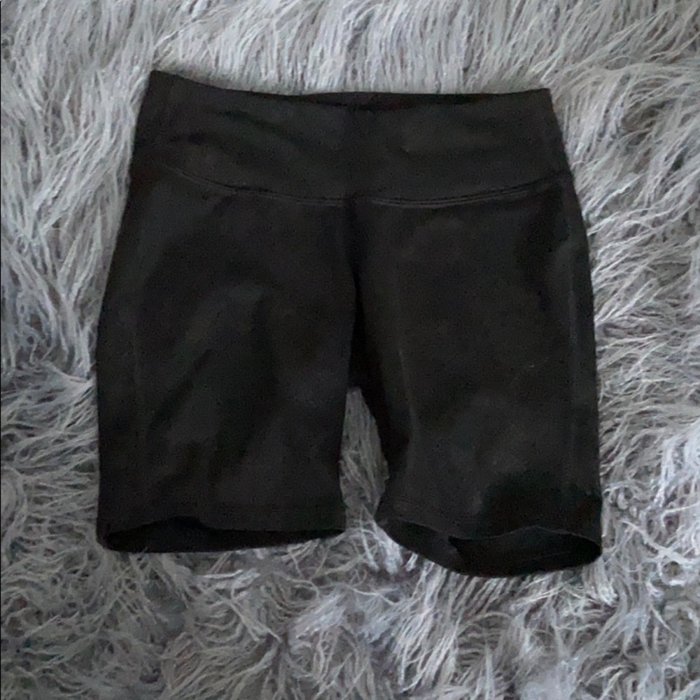 Woman’s Black Old Navy Spandex Shorts// size M